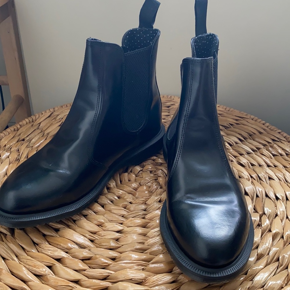 Dr.Martens Flora Smooth Leather Chelsea Bo…